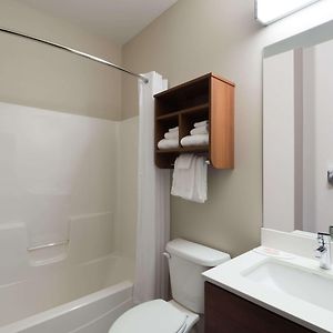 Queen Suite Roll Shower Mobility or Hearing Accessible Non-Smoking